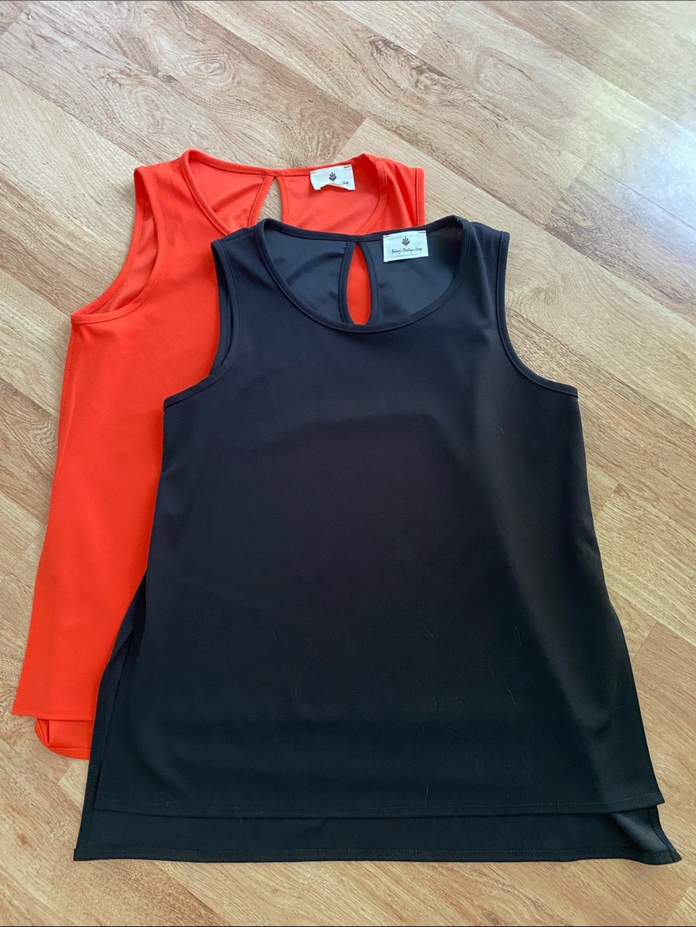 Betsey’s Boutique Shop keyhole Trapeze Top  duo